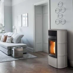 Pelletofen MCZ SUITE Hydromatic 18 M2+ 17,7 KW Wasserführend 11 Pelletofen MCZ SUITE Hydromatic 18 M2+ 17,7 KW Wasserführend -Top Fram Geschaft Pelletofen MCZ SUITE Warm Grey Ambient 1600x1600